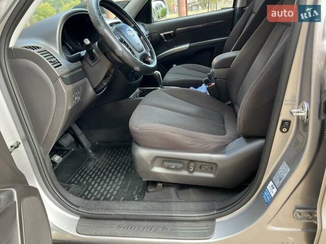 Серый Хендай Санта Фе, объемом двигателя 2.2 л и пробегом 245 тыс. км за 12900 $, фото 20 на Automoto.ua