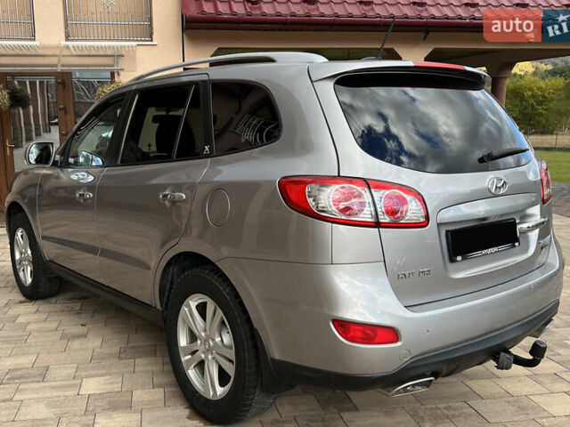 Серый Хендай Санта Фе, объемом двигателя 2.2 л и пробегом 245 тыс. км за 12900 $, фото 16 на Automoto.ua