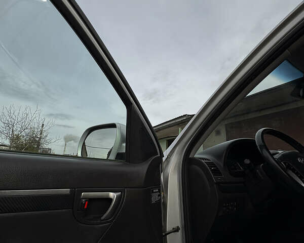 Серый Хендай Санта Фе, объемом двигателя 2.2 л и пробегом 258 тыс. км за 12200 $, фото 8 на Automoto.ua