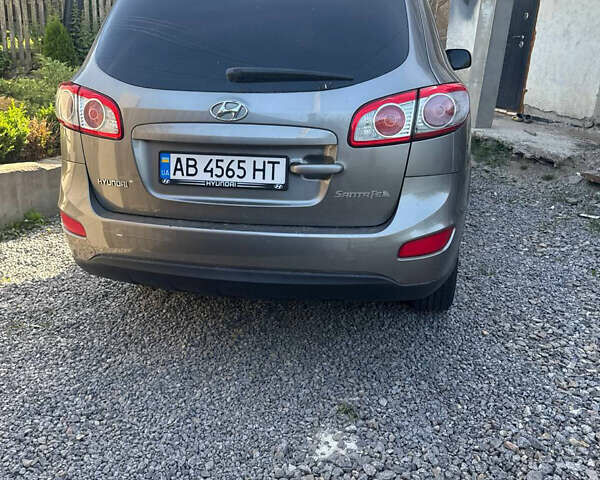 Серый Хендай Санта Фе, объемом двигателя 2.36 л и пробегом 176 тыс. км за 11500 $, фото 2 на Automoto.ua