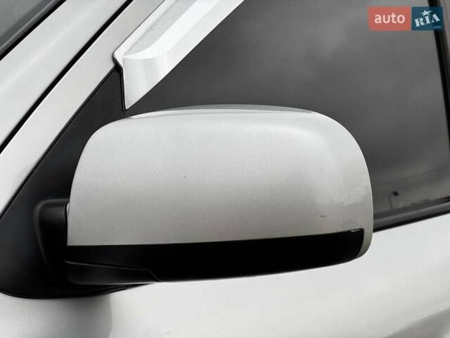 Сірий Хендай Санта Фе, об'ємом двигуна 2.2 л та пробігом 180 тис. км за 11200 $, фото 6 на Automoto.ua