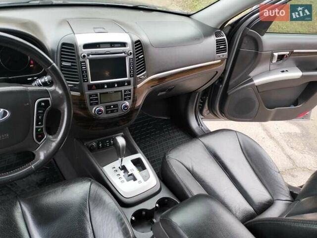 Сірий Хендай Санта Фе, об'ємом двигуна 2.2 л та пробігом 162 тис. км за 13500 $, фото 17 на Automoto.ua