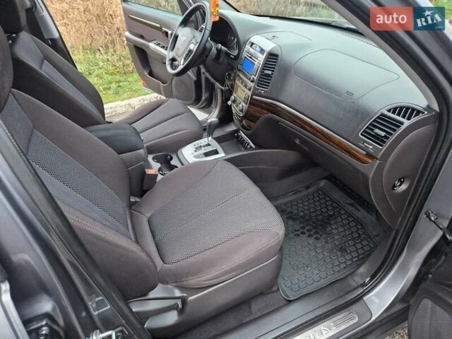 Серый Хендай Санта Фе, объемом двигателя 2.2 л и пробегом 165 тыс. км за 12500 $, фото 34 на Automoto.ua