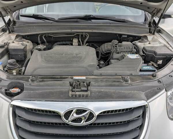 Сірий Хендай Санта Фе, об'ємом двигуна 2.2 л та пробігом 201 тис. км за 13000 $, фото 12 на Automoto.ua