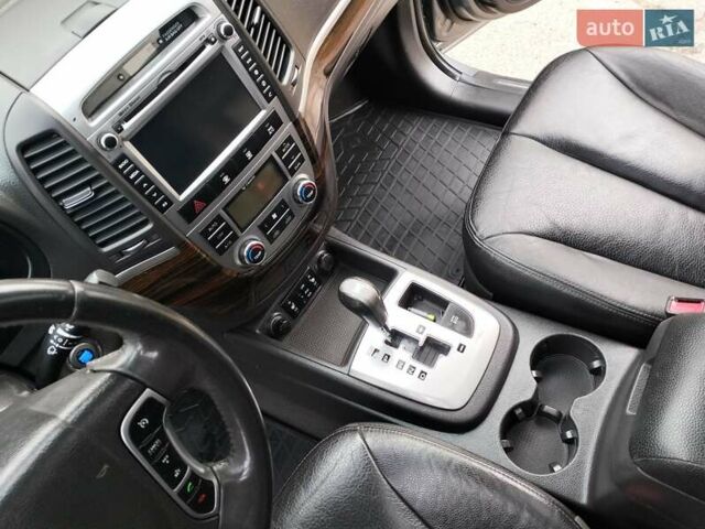 Сірий Хендай Санта Фе, об'ємом двигуна 2.2 л та пробігом 162 тис. км за 13500 $, фото 24 на Automoto.ua