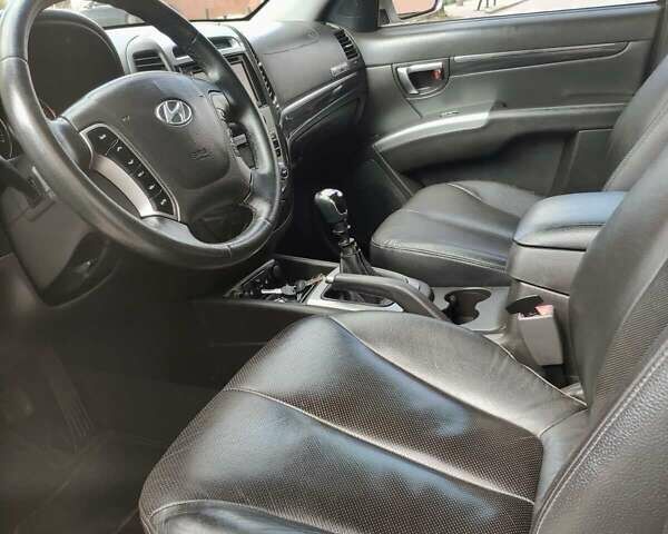 Сірий Хендай Санта Фе, об'ємом двигуна 2 л та пробігом 270 тис. км за 12500 $, фото 15 на Automoto.ua