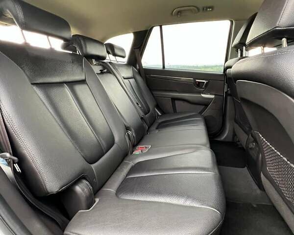 Сірий Хендай Санта Фе, об'ємом двигуна 2.2 л та пробігом 201 тис. км за 13000 $, фото 11 на Automoto.ua