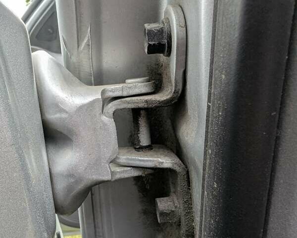 Сірий Хендай Санта Фе, об'ємом двигуна 2.2 л та пробігом 201 тис. км за 13000 $, фото 17 на Automoto.ua