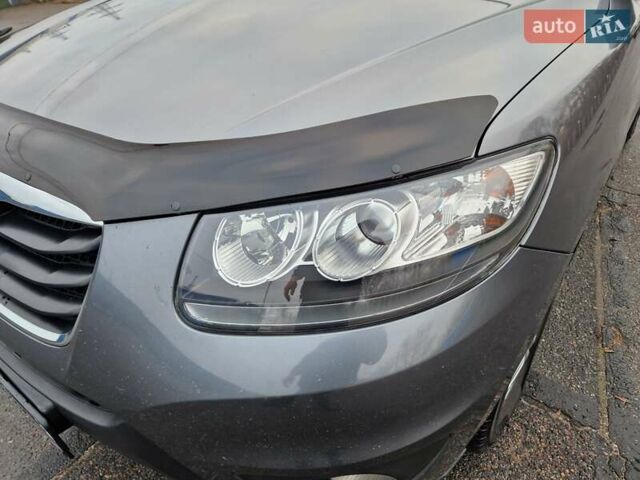 Серый Хендай Санта Фе, объемом двигателя 2.2 л и пробегом 165 тыс. км за 12500 $, фото 15 на Automoto.ua