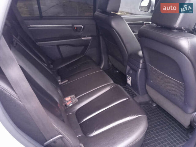 Сірий Хендай Санта Фе, об'ємом двигуна 2.2 л та пробігом 229 тис. км за 14000 $, фото 10 на Automoto.ua