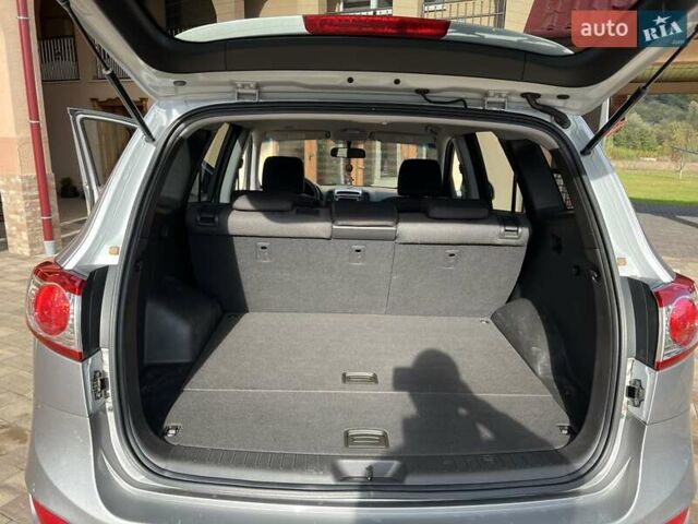 Серый Хендай Санта Фе, объемом двигателя 2.2 л и пробегом 245 тыс. км за 12900 $, фото 26 на Automoto.ua