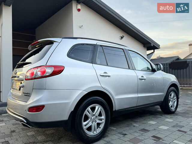 Серый Хендай Санта Фе, объемом двигателя 2.2 л и пробегом 191 тыс. км за 12900 $, фото 15 на Automoto.ua