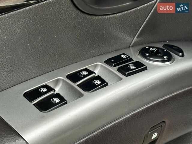 Сірий Хендай Санта Фе, об'ємом двигуна 2.2 л та пробігом 180 тис. км за 11200 $, фото 19 на Automoto.ua