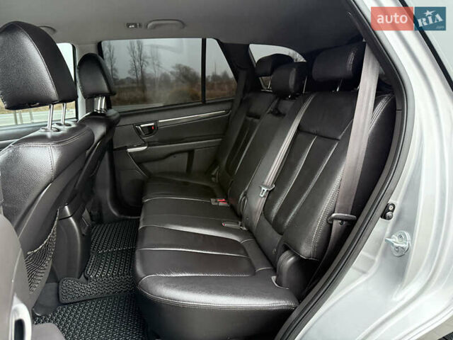 Серый Хендай Санта Фе, объемом двигателя 2 л и пробегом 236 тыс. км за 12600 $, фото 17 на Automoto.ua