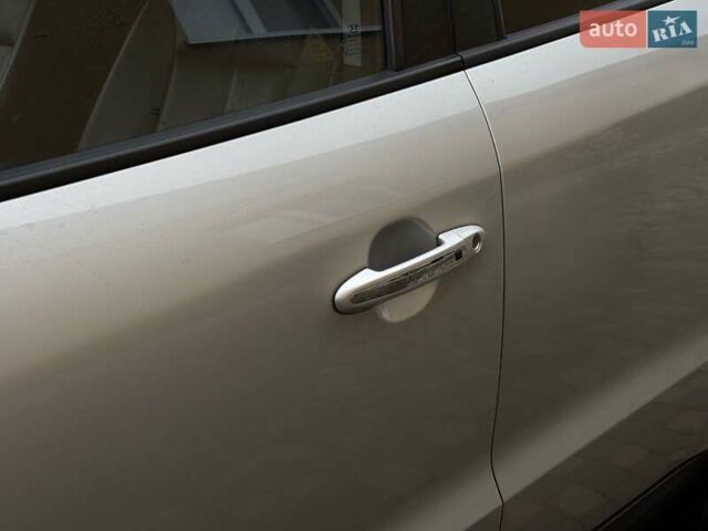 Серый Хендай Санта Фе, объемом двигателя 2.2 л и пробегом 200 тыс. км за 13200 $, фото 19 на Automoto.ua