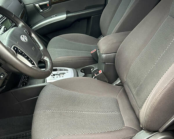 Серый Хендай Санта Фе, объемом двигателя 2.2 л и пробегом 197 тыс. км за 12900 $, фото 13 на Automoto.ua