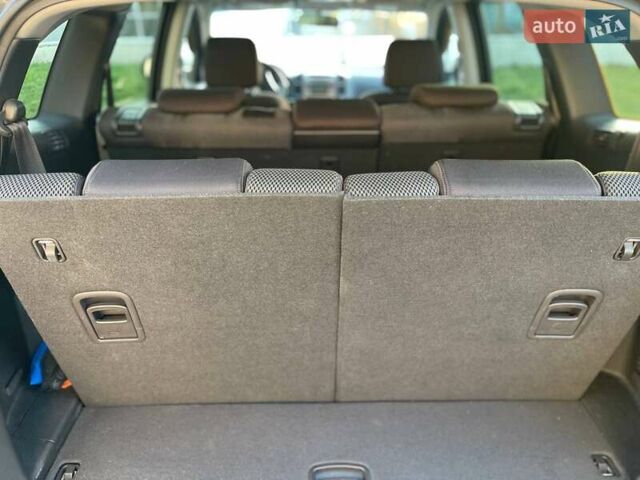 Серый Хендай Санта Фе, объемом двигателя 2.2 л и пробегом 223 тыс. км за 12800 $, фото 8 на Automoto.ua