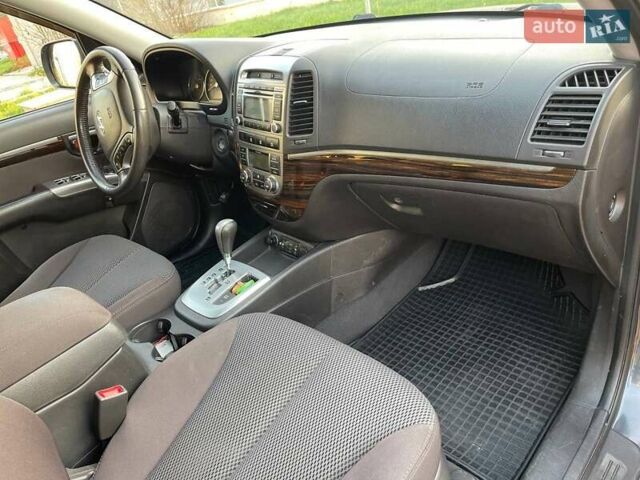 Серый Хендай Санта Фе, объемом двигателя 2.2 л и пробегом 223 тыс. км за 12800 $, фото 6 на Automoto.ua