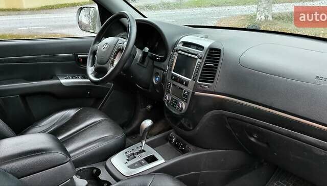 Серый Хендай Санта Фе, объемом двигателя 2.2 л и пробегом 279 тыс. км за 7500 $, фото 6 на Automoto.ua