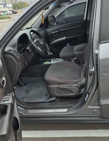 Серый Хендай Санта Фе, объемом двигателя 2.2 л и пробегом 308 тыс. км за 12200 $, фото 6 на Automoto.ua