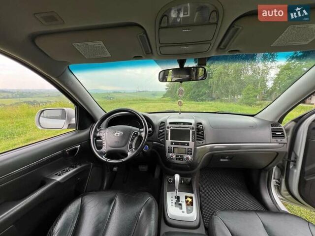 Сірий Хендай Санта Фе, об'ємом двигуна 2.2 л та пробігом 201 тис. км за 13000 $, фото 3 на Automoto.ua