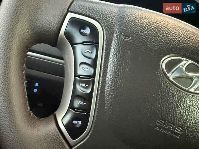 Серый Хендай Санта Фе, объемом двигателя 2.2 л и пробегом 226 тыс. км за 12999 $, фото 61 на Automoto.ua