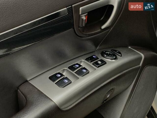 Серый Хендай Санта Фе, объемом двигателя 2.2 л и пробегом 193 тыс. км за 14255 $, фото 37 на Automoto.ua