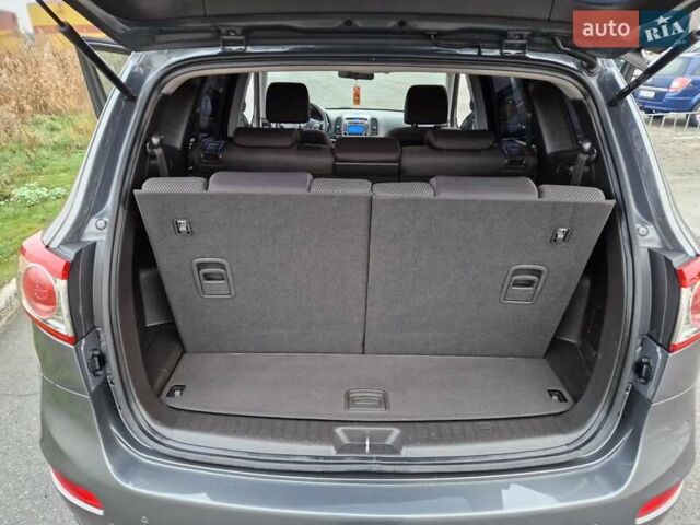 Серый Хендай Санта Фе, объемом двигателя 2.2 л и пробегом 165 тыс. км за 12500 $, фото 18 на Automoto.ua