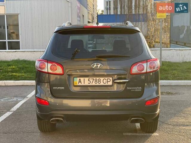 Серый Хендай Санта Фе, объемом двигателя 2.2 л и пробегом 223 тыс. км за 12800 $, фото 1 на Automoto.ua