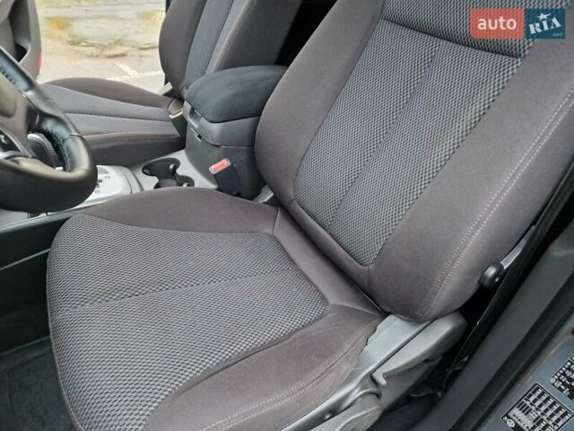 Серый Хендай Санта Фе, объемом двигателя 2.2 л и пробегом 165 тыс. км за 12500 $, фото 28 на Automoto.ua