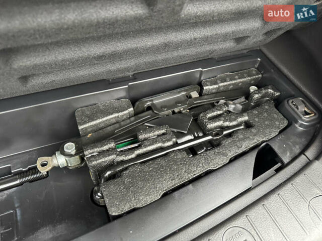 Серый Хендай Санта Фе, объемом двигателя 2.2 л и пробегом 200 тыс. км за 11000 $, фото 28 на Automoto.ua