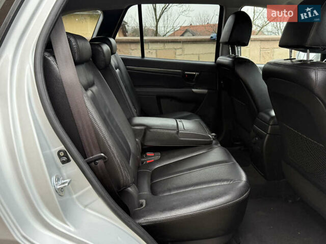 Серый Хендай Санта Фе, объемом двигателя 2.2 л и пробегом 148 тыс. км за 12950 $, фото 21 на Automoto.ua
