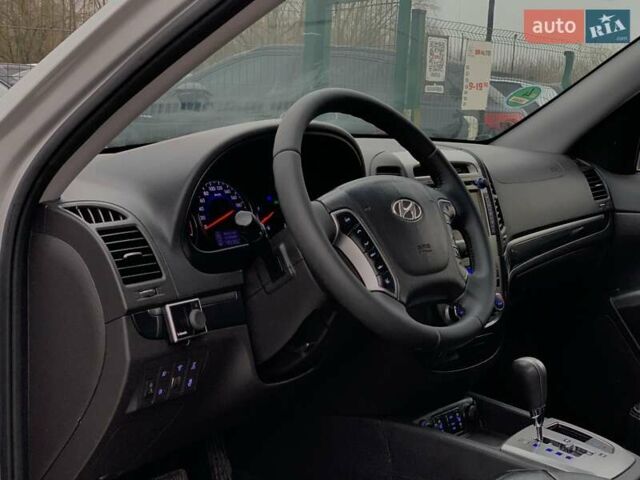 Серый Хендай Санта Фе, объемом двигателя 2.2 л и пробегом 193 тыс. км за 14255 $, фото 24 на Automoto.ua