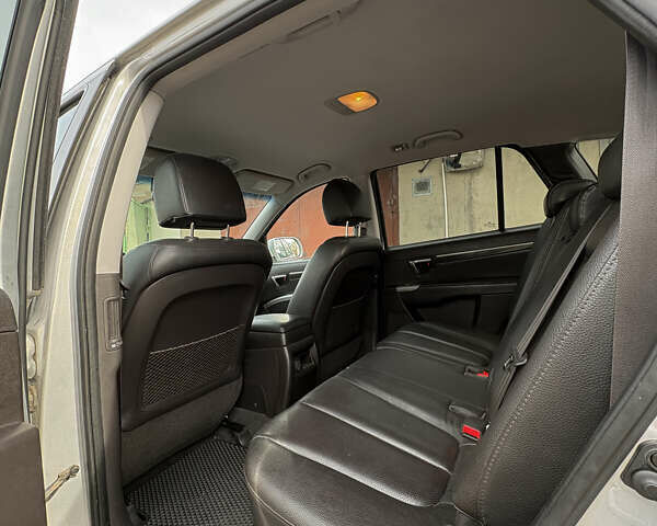 Серый Хендай Санта Фе, объемом двигателя 2.2 л и пробегом 258 тыс. км за 12200 $, фото 4 на Automoto.ua