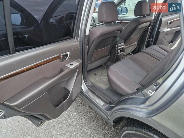Серый Хендай Санта Фе, объемом двигателя 2.2 л и пробегом 165 тыс. км за 12500 $, фото 40 на Automoto.ua