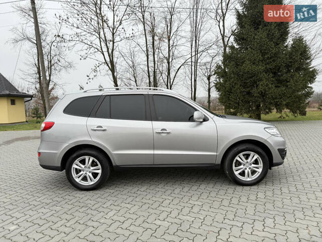 Серый Хендай Санта Фе, объемом двигателя 2 л и пробегом 236 тыс. км за 12600 $, фото 8 на Automoto.ua