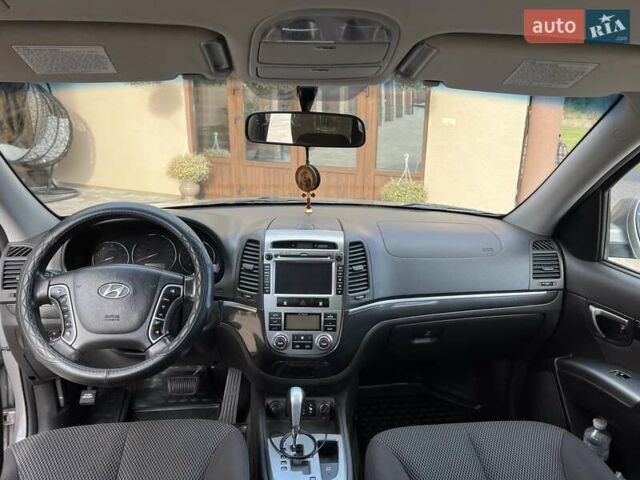 Серый Хендай Санта Фе, объемом двигателя 2.2 л и пробегом 245 тыс. км за 12900 $, фото 18 на Automoto.ua
