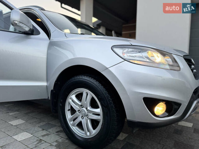 Серый Хендай Санта Фе, объемом двигателя 2.2 л и пробегом 191 тыс. км за 12900 $, фото 41 на Automoto.ua