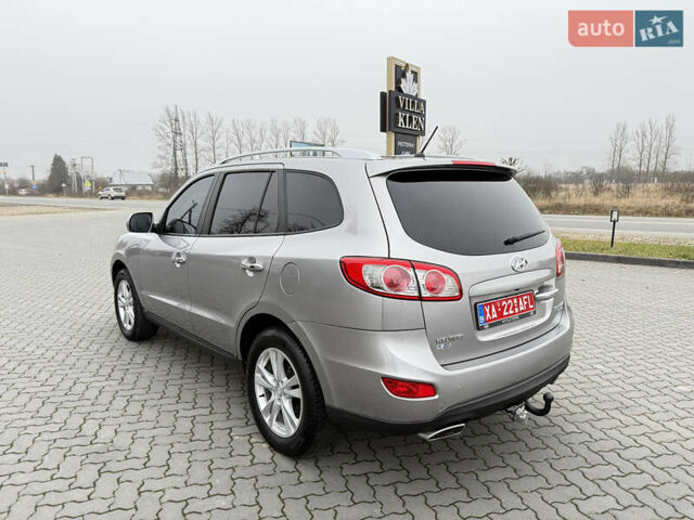 Серый Хендай Санта Фе, объемом двигателя 2 л и пробегом 236 тыс. км за 12600 $, фото 5 на Automoto.ua