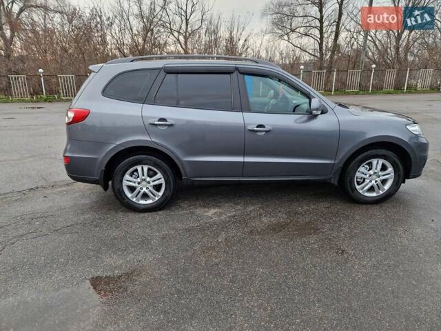 Серый Хендай Санта Фе, объемом двигателя 2.2 л и пробегом 165 тыс. км за 12500 $, фото 3 на Automoto.ua