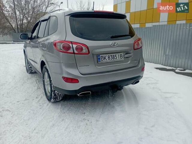 Серый Хендай Санта Фе, объемом двигателя 2.36 л и пробегом 190 тыс. км за 11500 $, фото 5 на Automoto.ua