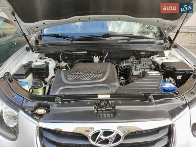 Сірий Хендай Санта Фе, об'ємом двигуна 2 л та пробігом 270 тис. км за 12500 $, фото 19 на Automoto.ua