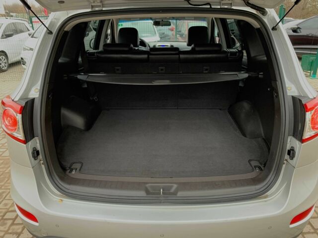 Серый Хендай Санта Фе, объемом двигателя 2.2 л и пробегом 193 тыс. км за 14255 $, фото 14 на Automoto.ua