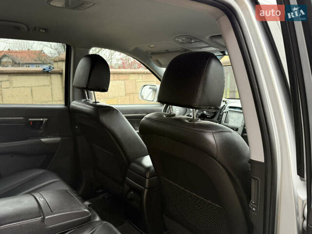 Серый Хендай Санта Фе, объемом двигателя 2.2 л и пробегом 148 тыс. км за 12950 $, фото 22 на Automoto.ua