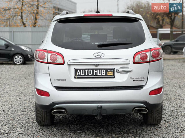 Серый Хендай Санта Фе, объемом двигателя 2.2 л и пробегом 200 тыс. км за 11000 $, фото 7 на Automoto.ua