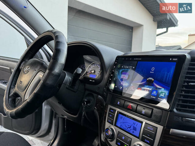 Серый Хендай Санта Фе, объемом двигателя 2.2 л и пробегом 191 тыс. км за 12900 $, фото 30 на Automoto.ua