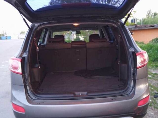 Сірий Хендай Санта Фе, об'ємом двигуна 2.2 л та пробігом 440 тис. км за 11000 $, фото 5 на Automoto.ua