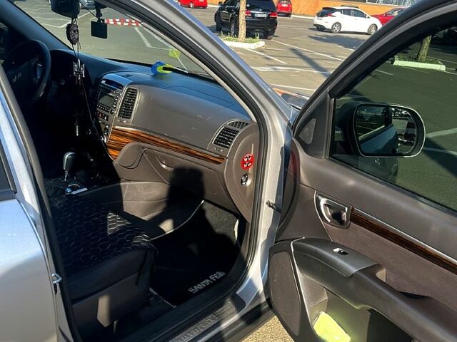 Серый Хендай Санта Фе, объемом двигателя 2.2 л и пробегом 114 тыс. км за 12100 $, фото 6 на Automoto.ua