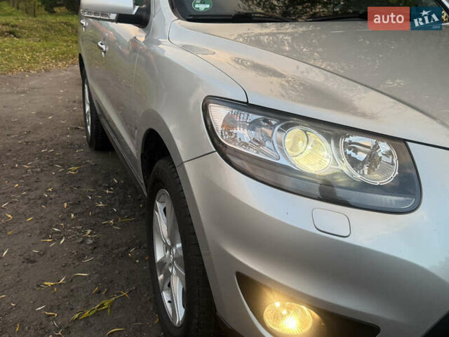 Серый Хендай Санта Фе, объемом двигателя 2.2 л и пробегом 226 тыс. км за 12999 $, фото 27 на Automoto.ua