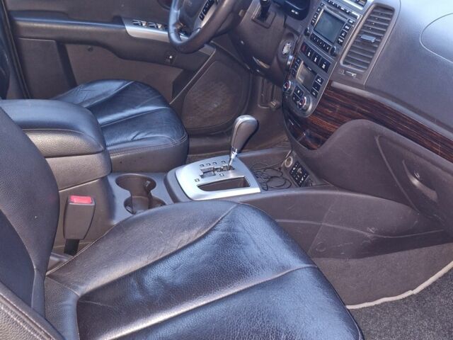 Серый Хендай Санта Фе, объемом двигателя 2.4 л и пробегом 194 тыс. км за 11500 $, фото 4 на Automoto.ua